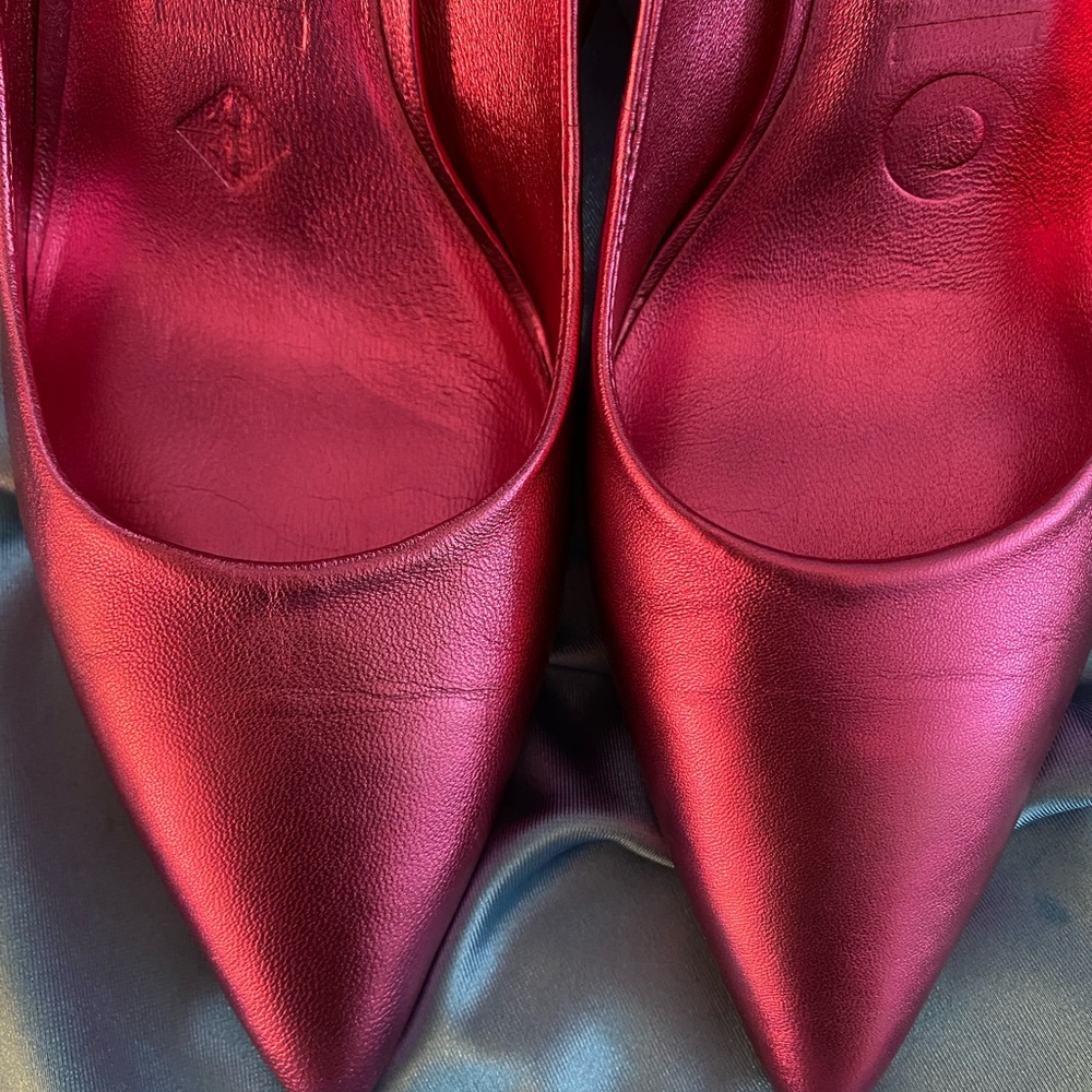 Antonio Melany high-eels